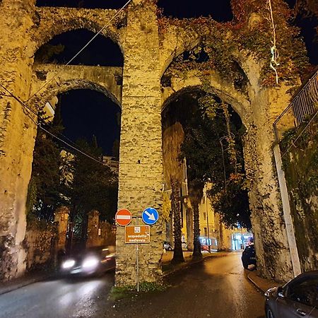 La Casa Sugli Archi Bed & Breakfast Salerno Bagian luar foto