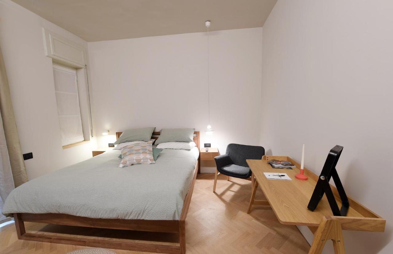 La Casa Sugli Archi Bed & Breakfast Salerno Bagian luar foto