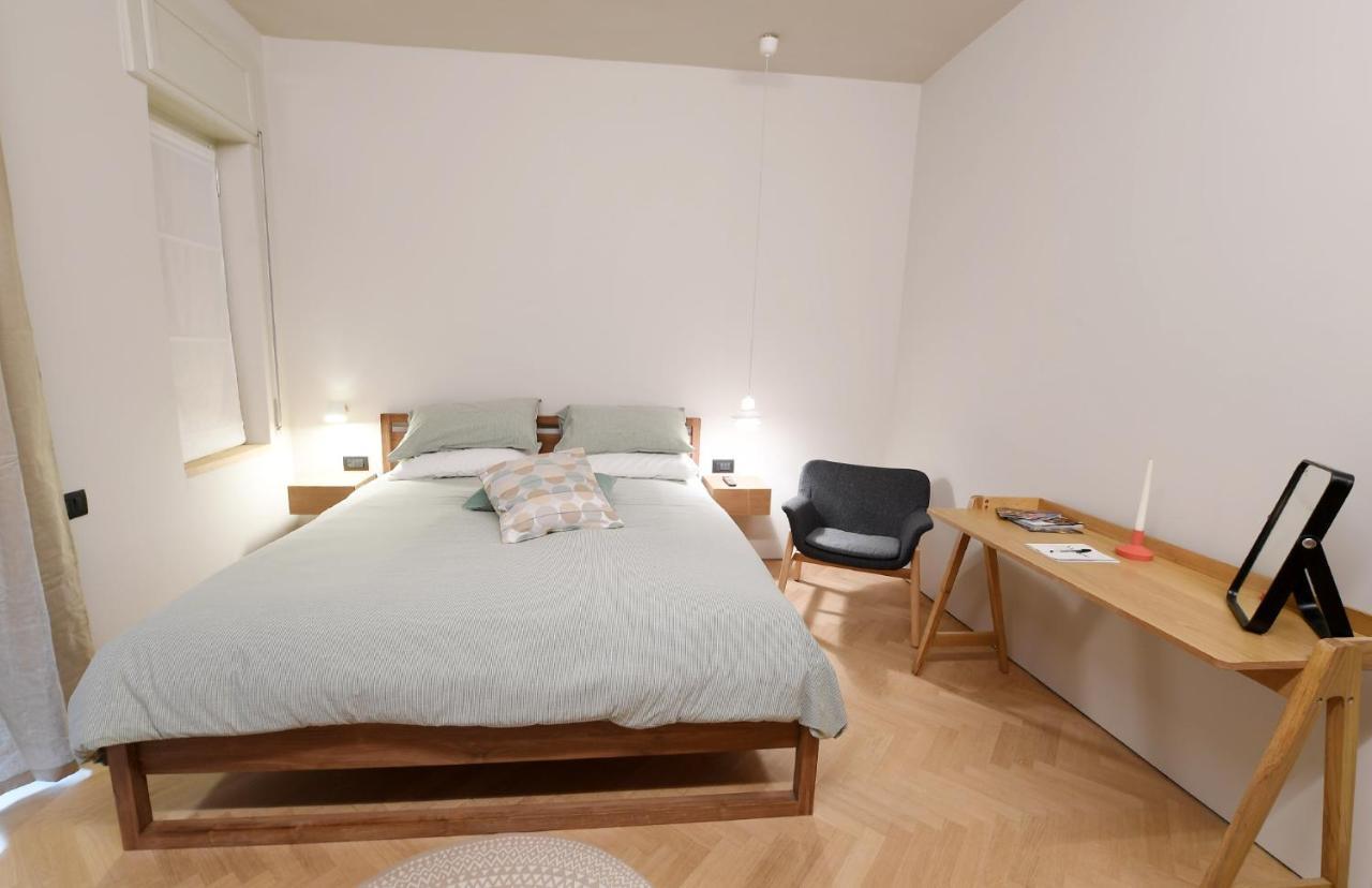 La Casa Sugli Archi Bed & Breakfast Salerno Bagian luar foto