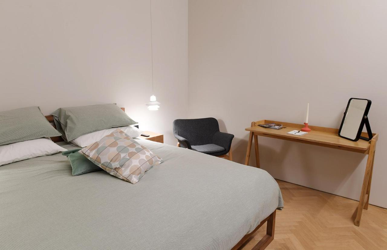 La Casa Sugli Archi Bed & Breakfast Salerno Bagian luar foto
