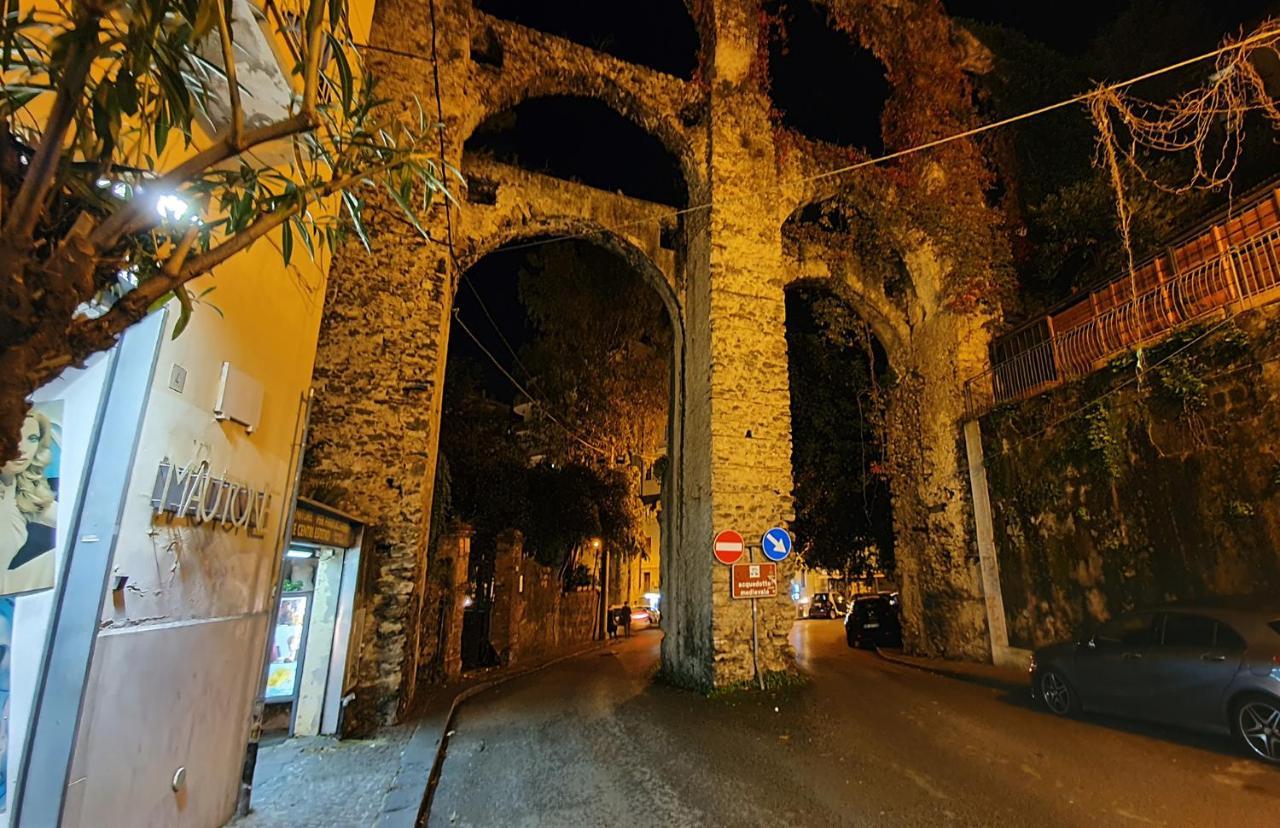 La Casa Sugli Archi Bed & Breakfast Salerno Bagian luar foto